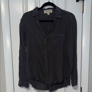 Cloth & Stone Charcoal Button-Up Blouse
